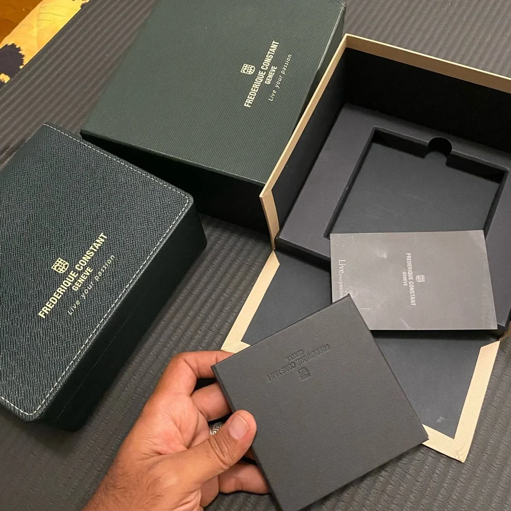 Authentic frederique constant watche boxe and papers - Picture 5 of 6